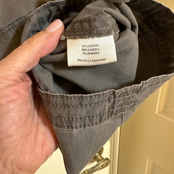 Eileen Fisher Cropped Capri Pants - Picture 9 of 10